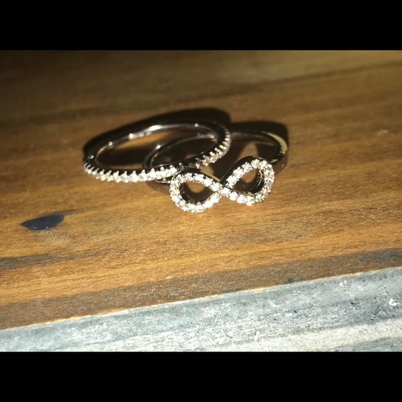 Size 7 engagement set lots of sparkle - Picture 7 of 11